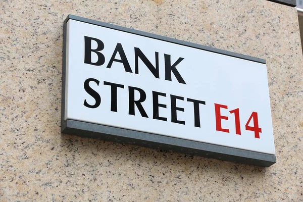 2016 Canary Wharf Bank Street Sign 런던은 영국에서 인구가 1300 — 스톡 사진