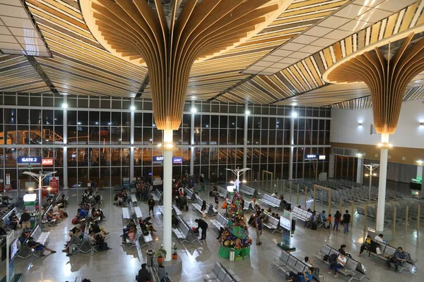 Puerto Princesa Filippine Dicembre 2017 Gente Aspetta All Aeroporto Puerto — Foto Stock