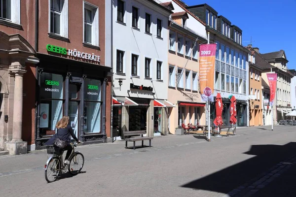 Erlangen Allemagne Mai 2018 Les Gens Visitent Une Rue Commerçante — Photo
