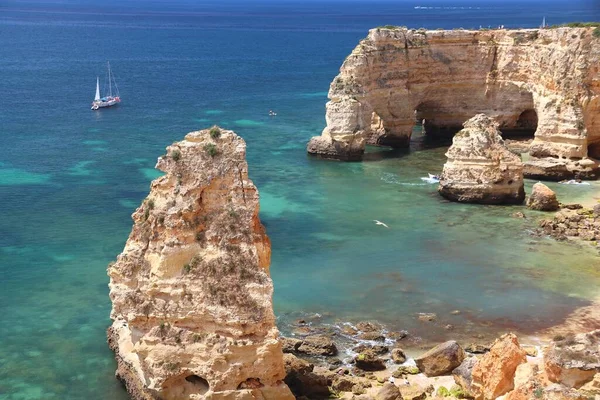 Marinha Beach Natural Arch Praia Marinha Portugalia Krajobraz Wybrzeża Atlantyckiego — Zdjęcie stockowe