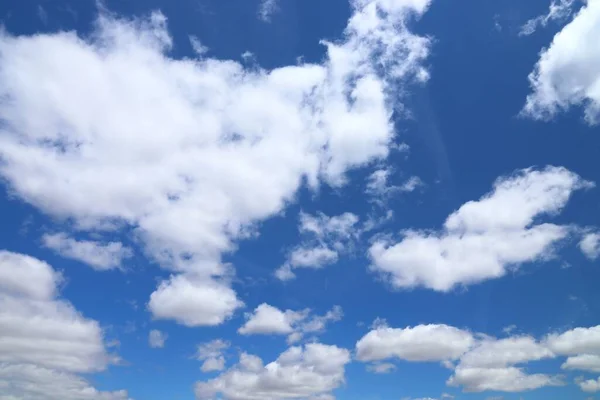 Witte Wolken Blauwe Lucht Achtergrond Witte Pluizige Wolken Textuur — Stockfoto