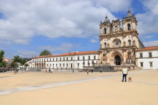 Alcobaca Portugal Mei 2018 Mensen Bezoeken Het Alcobaca Klooster Portugal — Stockfoto