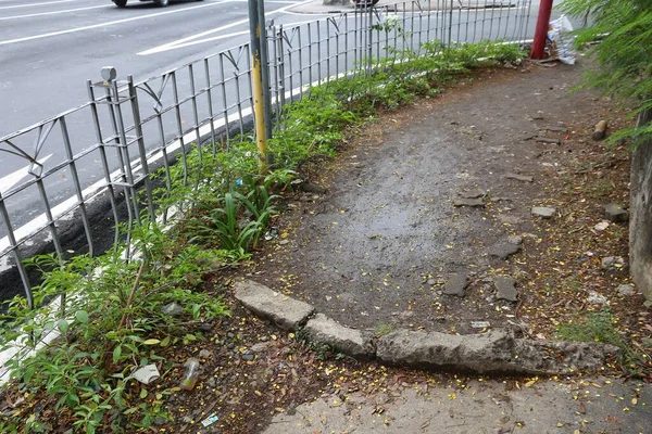 Perigoso Passeio Desigual Cidade Manila Filipinas Buracos Perigosos Betão Danificado — Fotografia de Stock