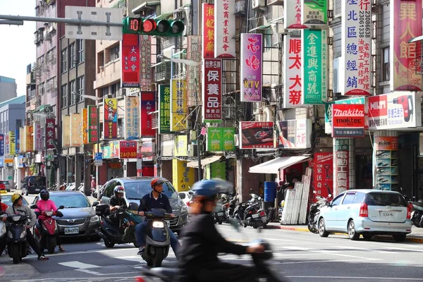 2018年12月4日 台湾のスクーターライダー 台北市は台湾の首都で 人口は850万人です — ストック写真