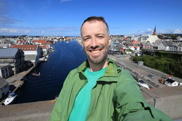 Selfie Ciudad Noruega Haugesund Hombre Adulto Viajero —  Fotos de Stock