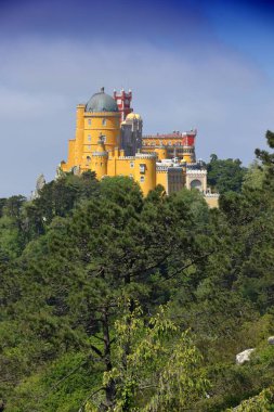 Portekiz, Sintra 'daki Pena Sarayı (Palacio da Pena). Romantizm mimarisi.