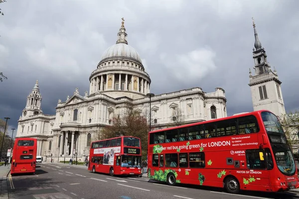 London Storbritannien April 2016 Folk Åker Stadsbussar London Storbritannien Transport — Stockfoto