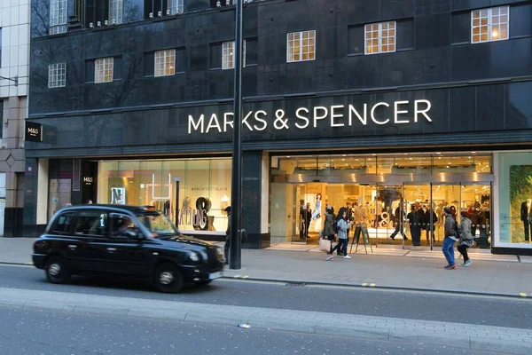 Londen April 2016 Mensen Winkelen Bij Marks Spencer Oxford Street — Stockfoto