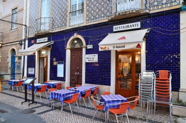 PORTIMAO, PORTUGAL - 30 Mayıs 2018: Portekiz 'in Algarve bölgesindeki Portimao kasabasındaki yerel restoran.