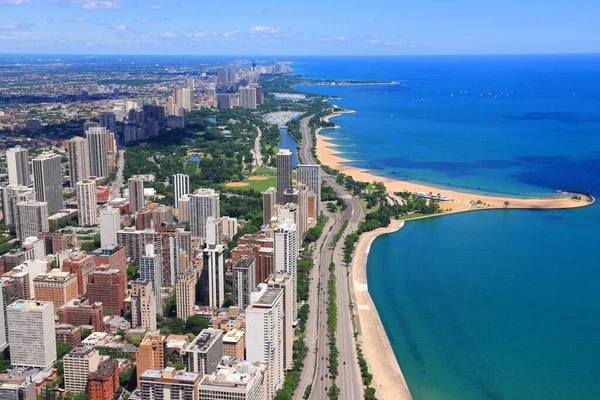 Gold Coast, Lincoln Park, Lakeview ve Boystown ile Chicago hava manzarası.