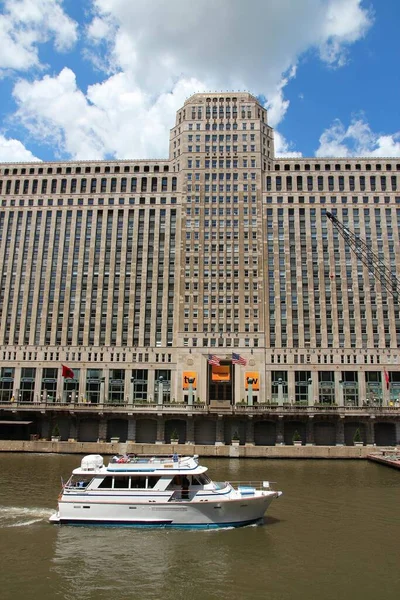 Chicago Abd Haziran 2013 Merchandise Mart Binasının Dışı Tamamlanma Zamanında — Stok fotoğraf