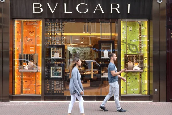 Amsterdam Niederlande Juli 2017 Menschen Gehen Bulgari Modegeschäft Bei Vorbei — Stockfoto