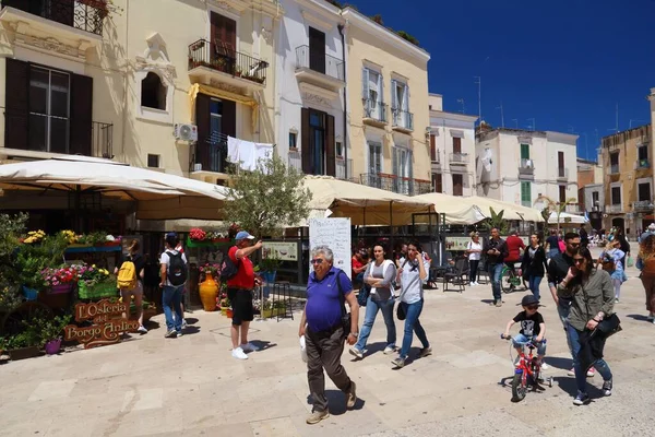Bari Italy May 2017 Άνθρωποι Επισκέπτονται Την Παλιά Πόλη Στο — Φωτογραφία Αρχείου