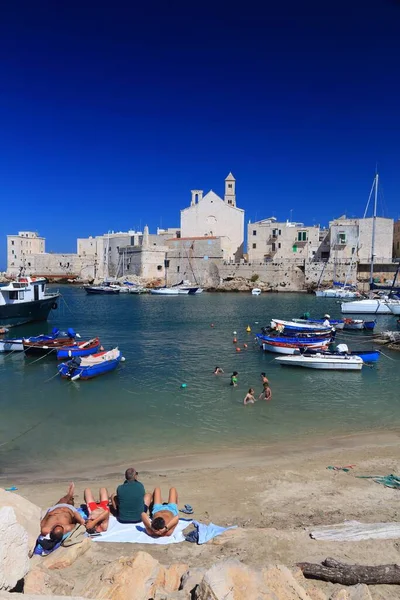 Giovinazzo Italy May 2017 People Visit Giovinazzo Beach Apulia Region — Stock Photo, Image