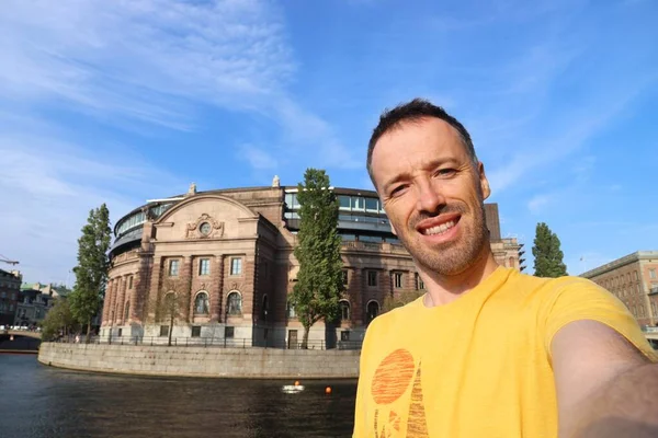 Seflie Con Edificio Del Parlamento Ciudad Estocolmo Suecia Autorretrato Turístico —  Fotos de Stock