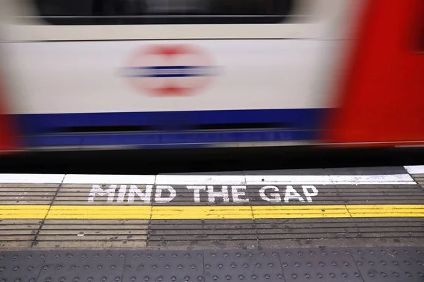 London July 2019 Mind Gap Лондонській Підземній Станції London Underground — стокове фото
