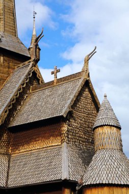 Norveç tarihi - Lom stave church (stavkirke). Gudbrandsdal Vadisi 'nin ortaçağ simgesi.