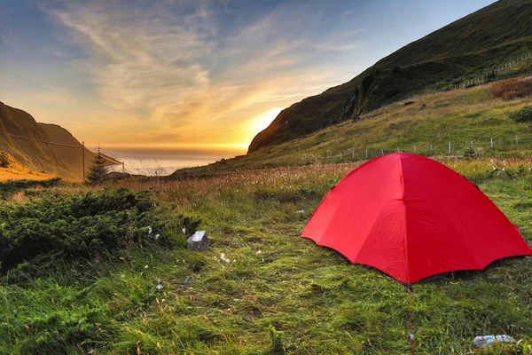 Tenda Rossa Norvegia Campeggio Nella Penisola Hoddevik Stadlandet Nel Distretto — Foto Stock