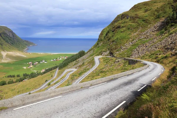 Camino Sinuoso Noruega Paisaje Hoddevik Península Stadlandet Noruega —  Fotos de Stock