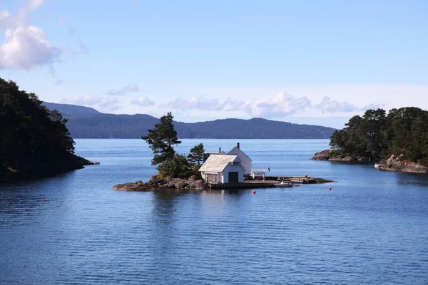 Mała Prywatna Wyspa Bjornafjord Norwegii — Zdjęcie stockowe