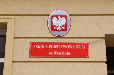 WROCLAW, POLAND - 11 Mayıs 2018: Wroclaw, Polonya 'daki devlet ilkokulu. Polonya 'da 13.500' den fazla ilkokul var..