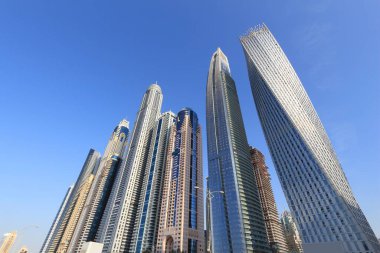 Dubai Marina silueti. Dubai şehri, Birleşik Arap Emirlikleri.