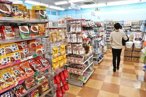 Tokyo Japão Dezembro 2016 Shopper Visita Uma Loja 100 Ienes — Fotografia de Stock