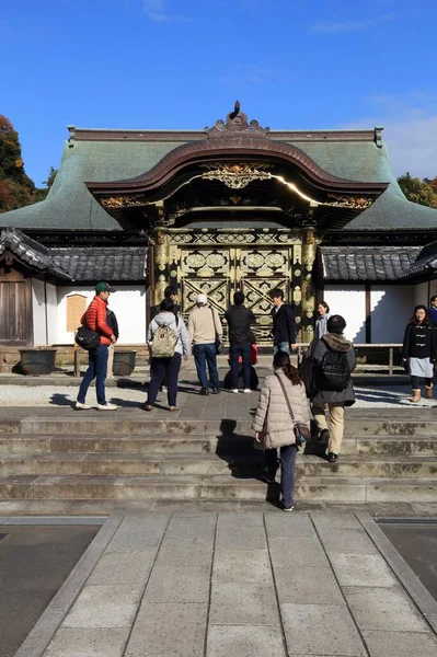 鎌倉市 2016年12月3日 観光客が鎌倉の建長寺の唐門を訪問します 禅宗寺院である — ストック写真