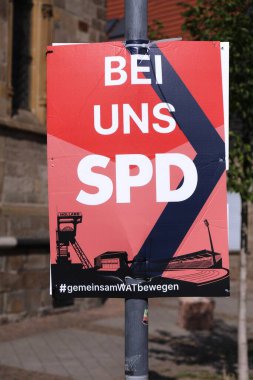 BOCHUM, GERMANY - 17 EPTEMBER 2020: Almanya 'nın Kuzey Ren-Vestfalya bölgesinde yapılacak ikinci tur seçimlerden önce SPD siyasi partisinin seçim posterleri (Nordrhein-Westfalen).