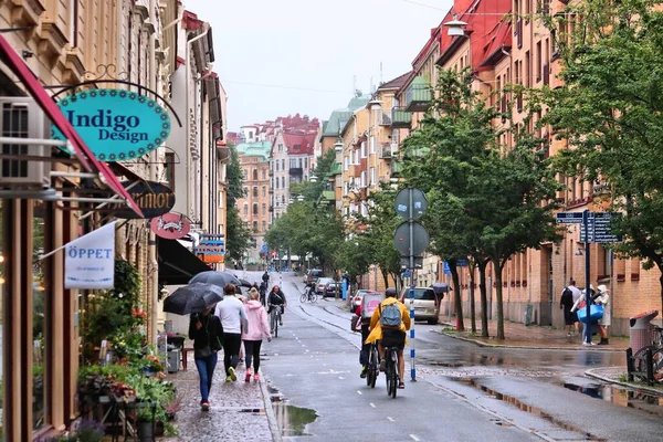 Gothenburg Suécia Agosto 2018 Pessoas Visitam Distrito Olivedal Chuvoso Gotemburgo — Fotografia de Stock