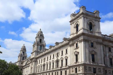 Majestelerinin Gelir ve Gümrük İdaresi (HMRC) - Londra 'daki İngiliz hükümet vergi dairesi.