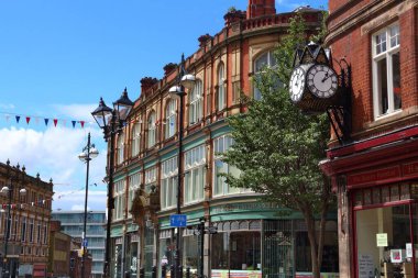 ROTHERHAM, İngiltere - 10 Temmuz 2016: Rotherham, İngiltere 'de sokak manzarası. Rotherham, Afrika kıtasında bulunan Güney Yorkshire devletinde bir şehirdir..