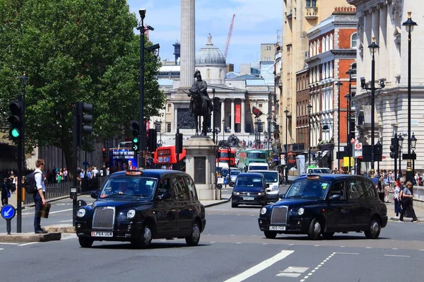 London Lipiec 2016 Czarna Taksówka Whitehall Londyn Londyn Jest Najbardziej — Zdjęcie stockowe