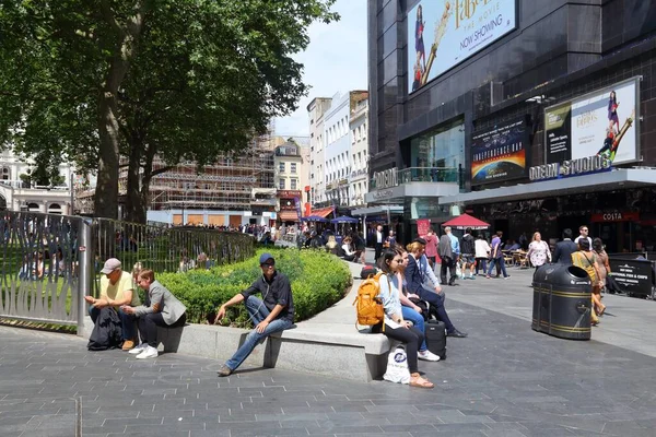 London Ιουλίου 2016 Άνθρωποι Επισκέπτονται Την Πλατεία Leicester Στο Λονδίνο — Φωτογραφία Αρχείου
