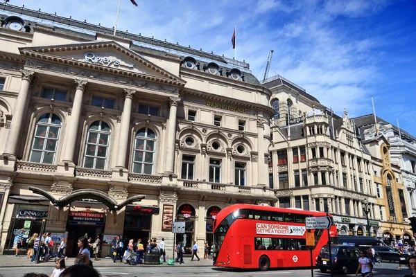 London Ηνωμένο Βασίλειο Ιουλίου 2016 Κόκκινο Λεωφορείο Doubledecker Δίπλα Στο — Φωτογραφία Αρχείου