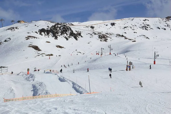 Valloire Francie Března 2015 Lyžaři Užívají Sníh Nádraží Galibier Thabor — Stock fotografie