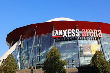 COLOGNE, Almanya - 22 Eylül 2020: Köln, Almanya 'da Lanxess Arena. Lanxess Arena, Koelnarena olarak bilinen kapalı bir spor ve eğlence mekanıdır..