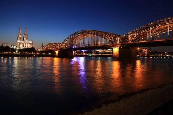 Skyline Notturno Colonia Germania Fiume Reno Ponte Hohenzollern Cattedrale — Foto Stock