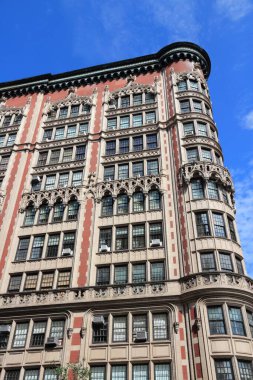 NEW YORK, ABD - 2 Temmuz 2013: Madison Avenue, New York 'un mimarisi. Madison Bulvarı orijinal New York sokak şebekesi planının bir parçası değildi ama 1836 'da kuruldu..