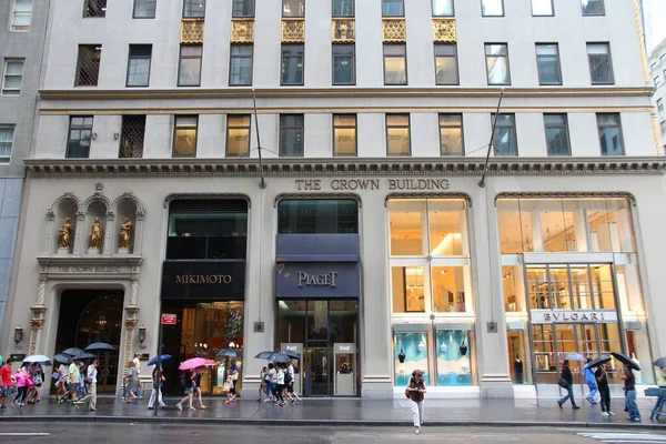 2013年7月1日 ニューヨーク5番街店がオープン 5番街は世界で最も高価な小売エリア 1平方フィート にランクされています — ストック写真