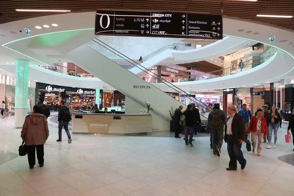 Wroclaw Polonia Mayo 2018 Estación Autobuses Centro Comercial Wroclavia Wroclaw —  Fotos de Stock