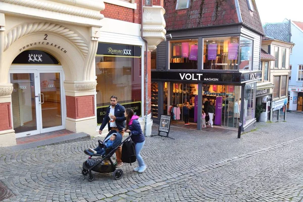 노르웨이의 스타방게르에서 사람들은 2020 노르웨이 호그의 보르에서 쇼핑을 스타방에르는 노르웨이에서 — 스톡 사진