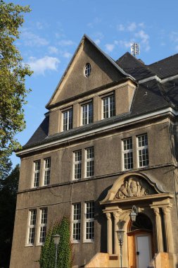 Holzwickede, Almanya 'da Unna iline bağlı. Belediye Meclisi (Gemeinderat) binası.