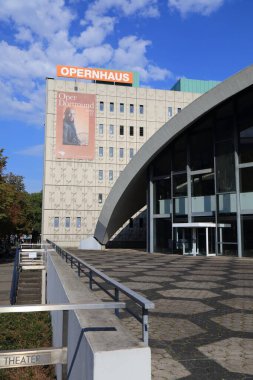 DORTMUND, GERMANY - 16 Eylül 2020: Dortmund Opera Binası (Opera). Dortmund Almanya 'nın Ruhr bölgesindeki en büyük şehirdir..