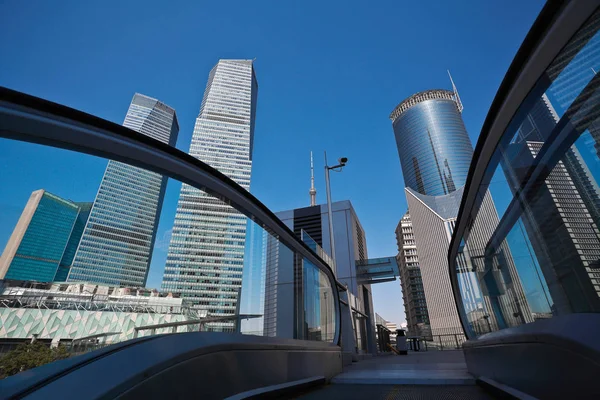 Stadt Straßenbild Bürogebäude Hintergründe Mit Aufzug Rolltreppe Shanghai Lujiazui — Stockfoto