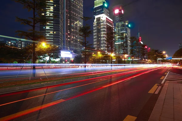 Empty road surface floor with modern city landmark architecture — Stock Photo, Image