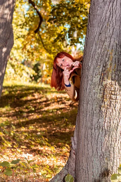 Herbst Schönheit Junge Rothaarige Mädchen Der Natur — Stockfoto