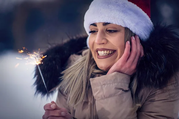 Magische Weihnachten Glückliches Junges Mädchen Der Winterzeit Mit Funkeln — Stockfoto