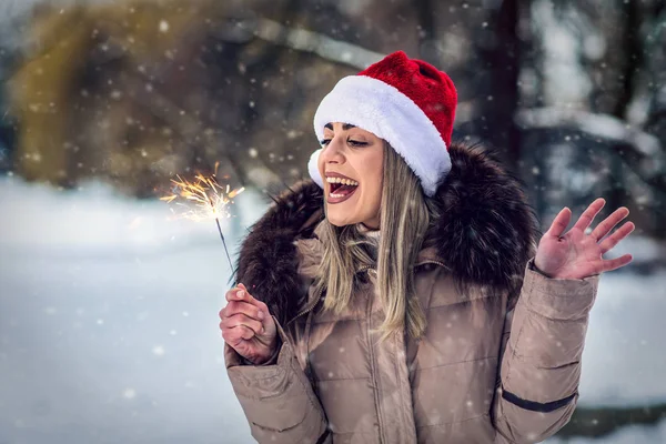 Волшебное Рождество Счастливая Молодая Женщина Зимой Блеском — стоковое фото