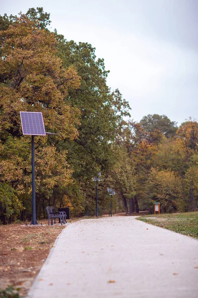 Sluneční Energie Street Světlo Podzimní Městského Parku — Stock fotografie